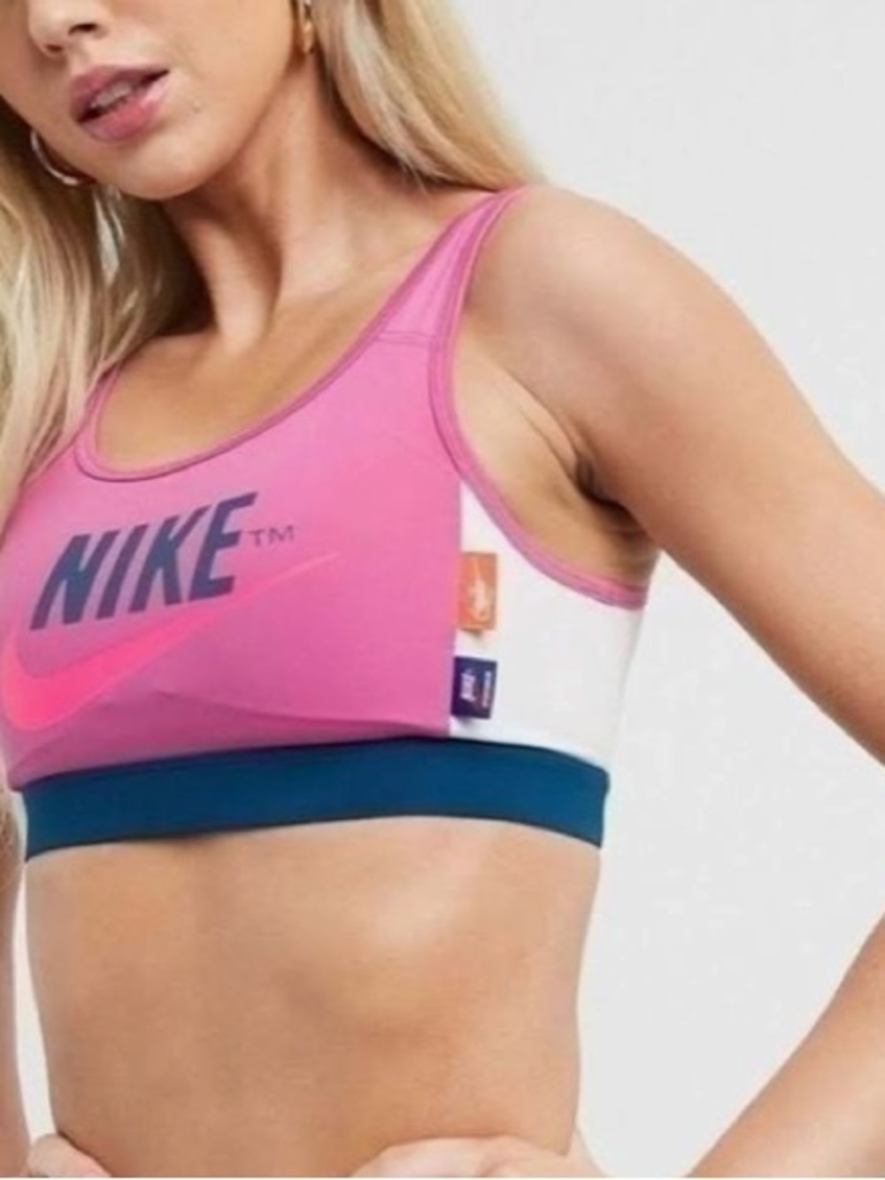 Nike Swoosh Icon Clash Sports Bra